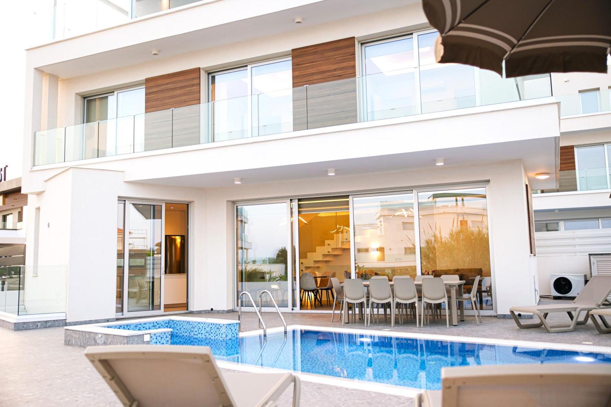 Nissinest Luxury Villa *